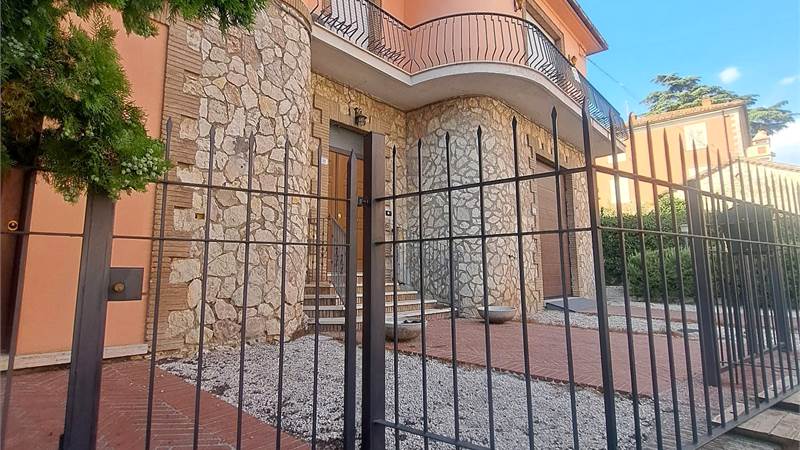 VILLA INDIPENDENTE