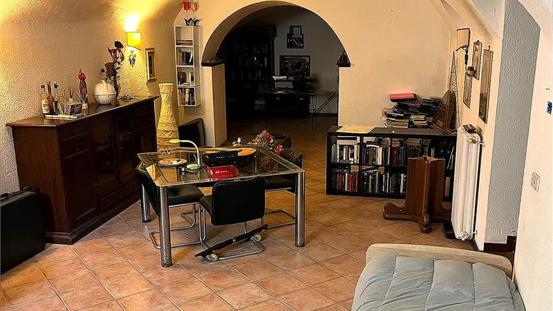 CASA SINGOLA in Vendita - CESI (TR)